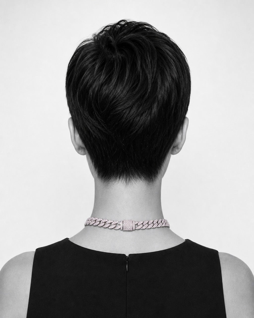 Blush 40cm — nape, clasp at rest