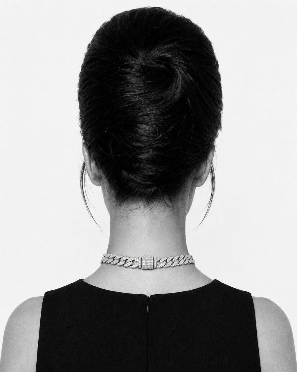 Ice 40cm — nape, clasp at rest